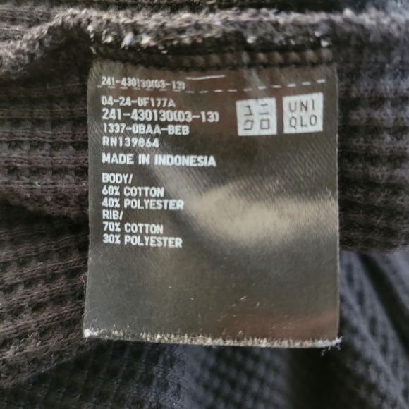 Uniqlo Black Waffle Knit sweater - Picture 3 of 6